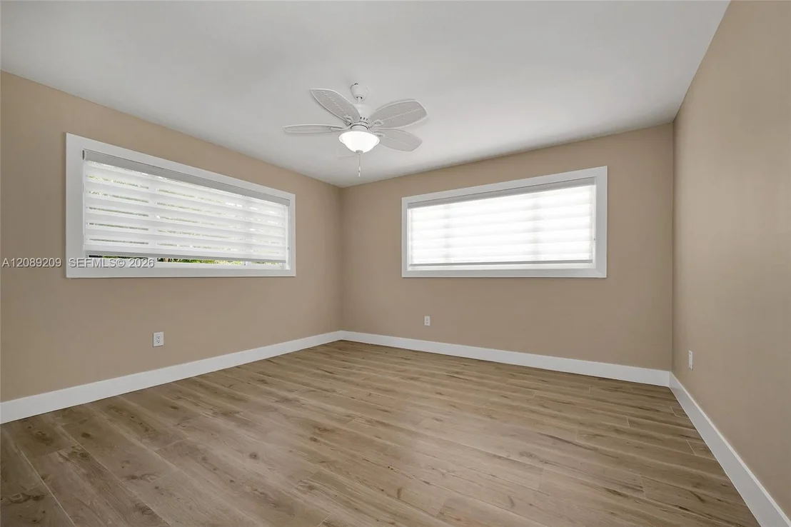 Photo of 5885 Pine Tree