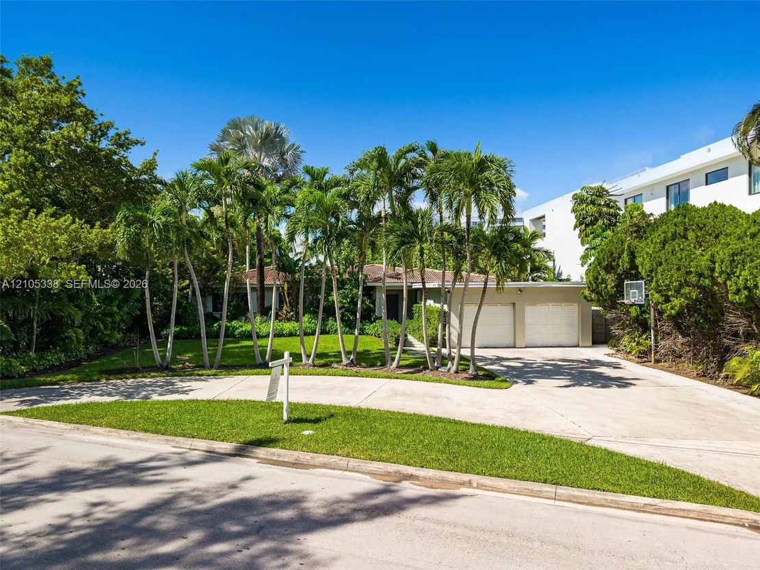Photo of 9250 Bay Dr