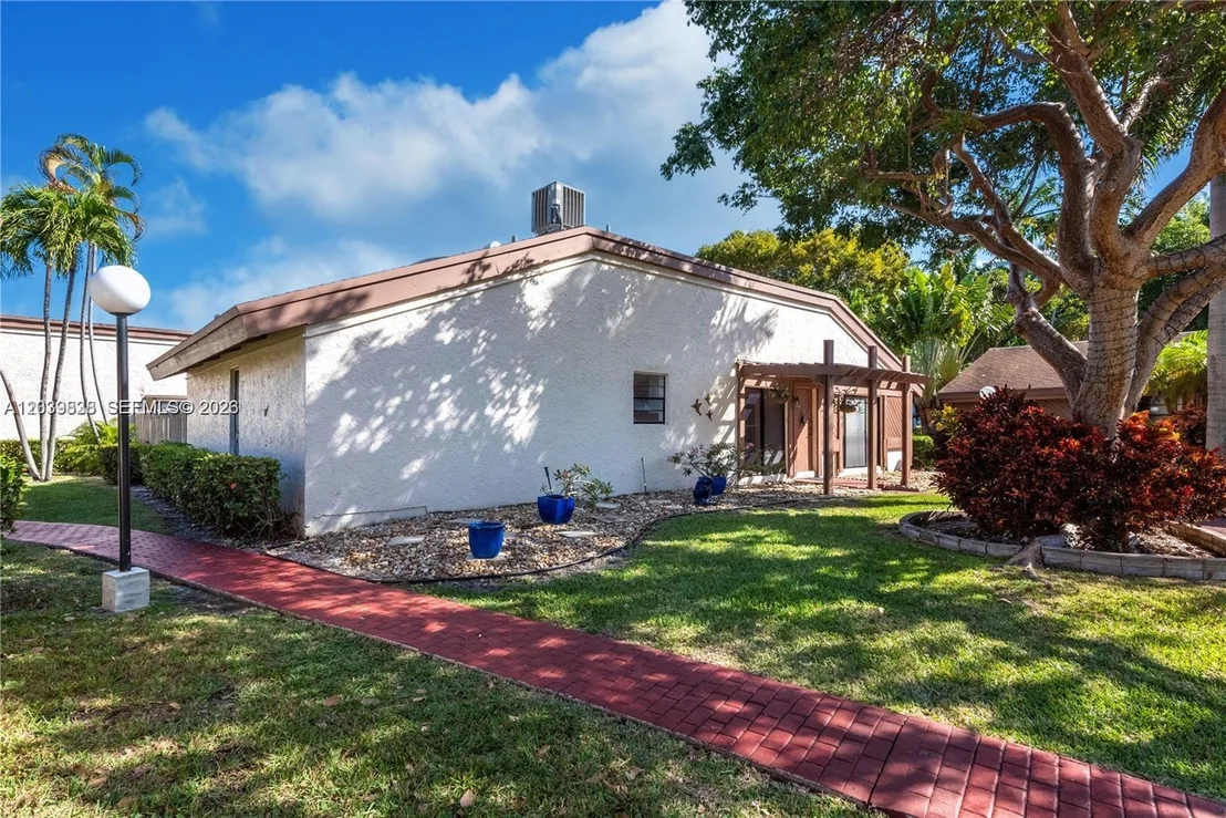 Photo of 601 Leslie Dr