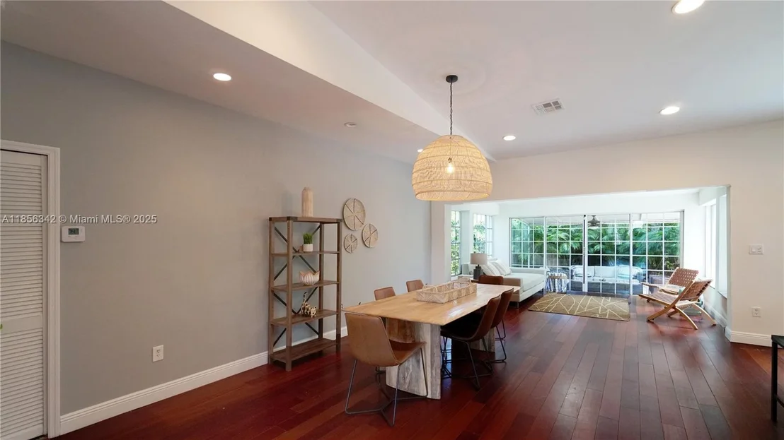 Photo of 691 Ridgewood Rd
