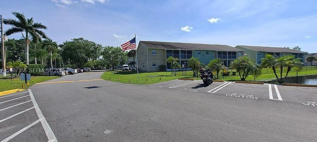 Photo of Unit 4 at 4100 Pershing Pointe Place