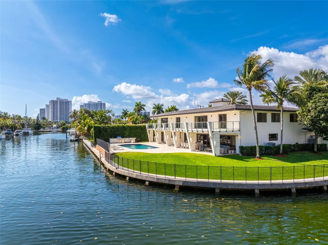Photo of 501 Hibiscus Dr