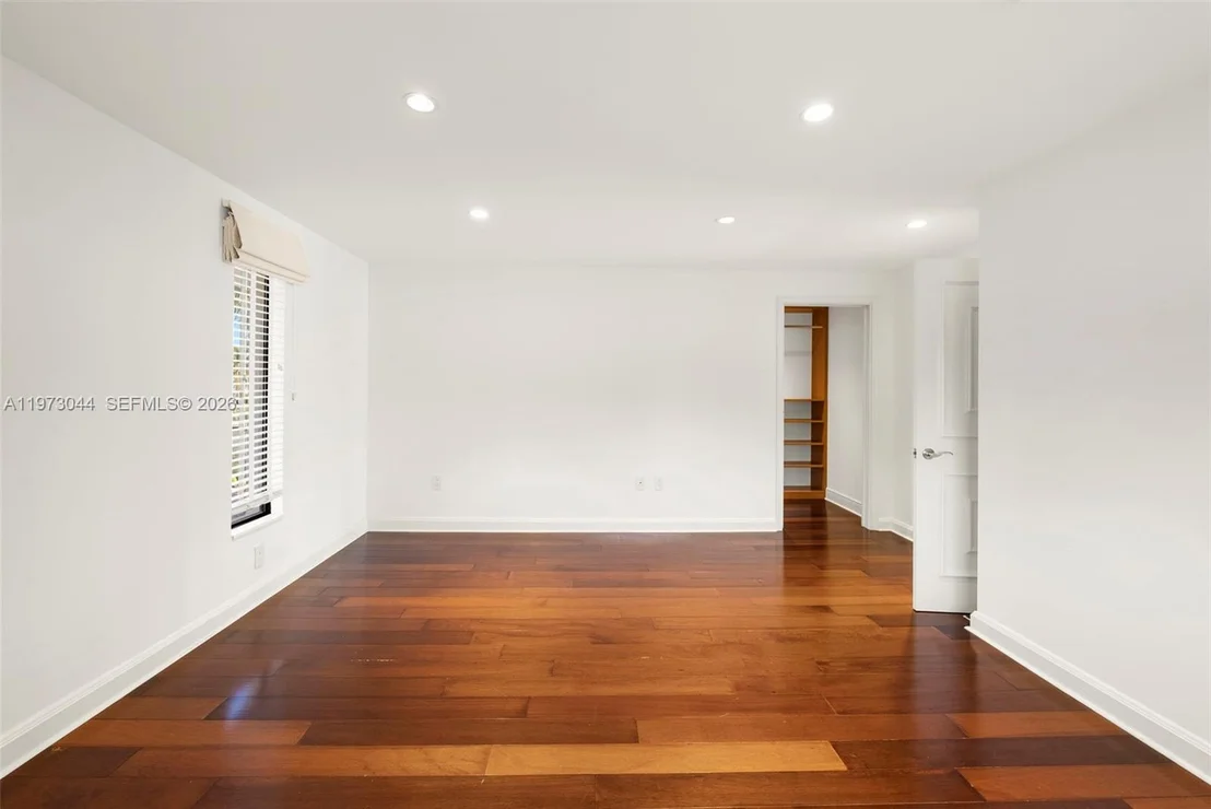 Photo of 501 Hibiscus Dr