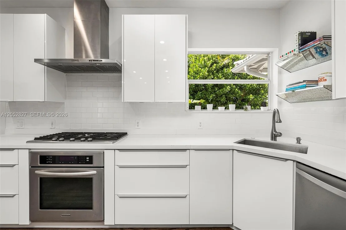Photo of 9172 Carlyle Ave
