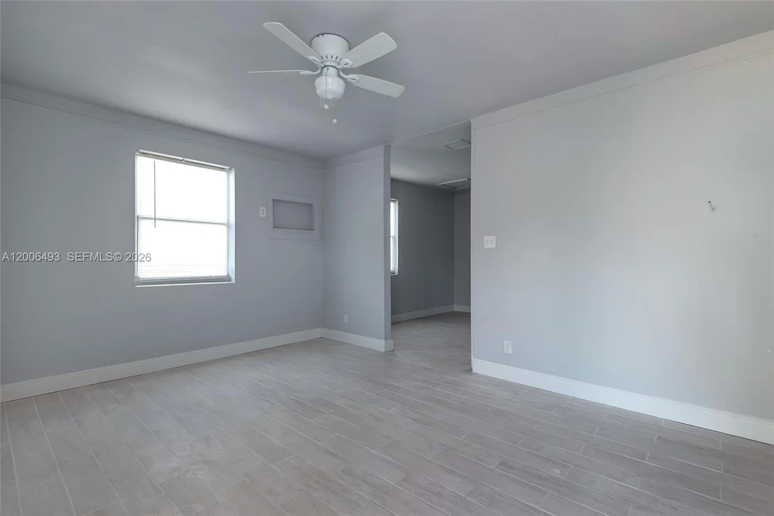 Photo of 562 W 4th St