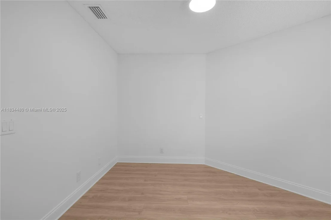 Photo of 1525 Seabay Rd
