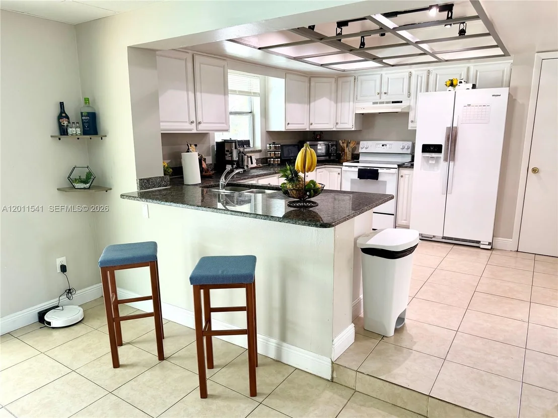 Photo of 143 VALLEY CIR