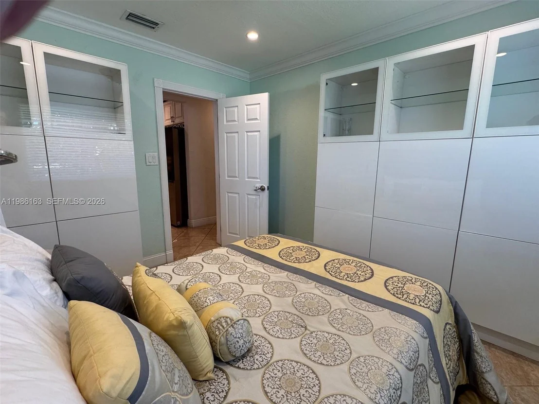 Photo of 2355 SE 7th St