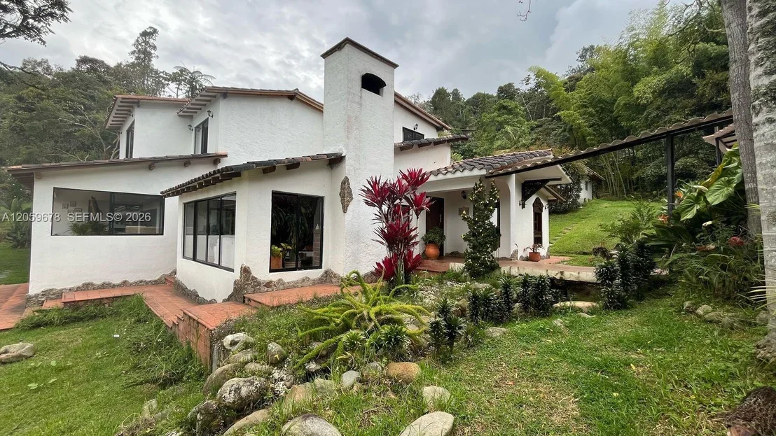 Photo of 123 El Retiro