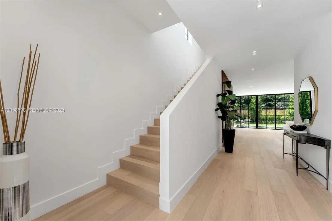 Photo of 3352 Charles Ave