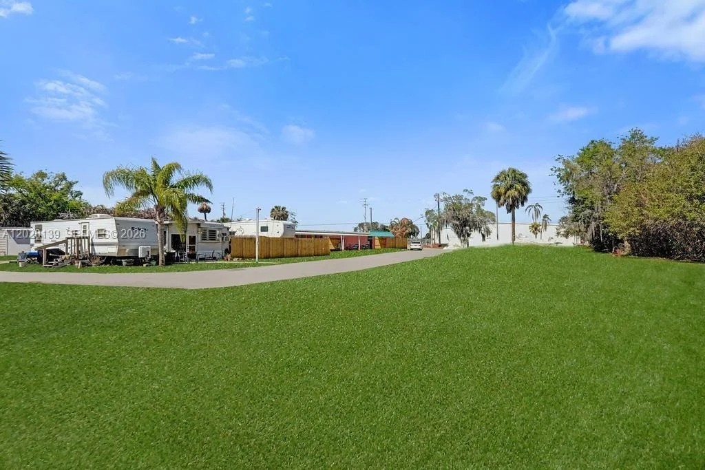 Photo of Unit 10 at 1421 NE US Highway 441