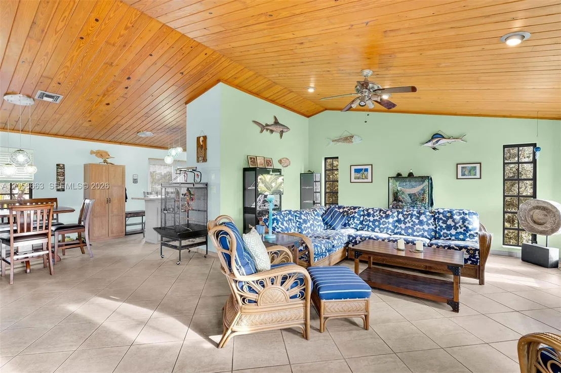 Photo of 422 Calle Limon
