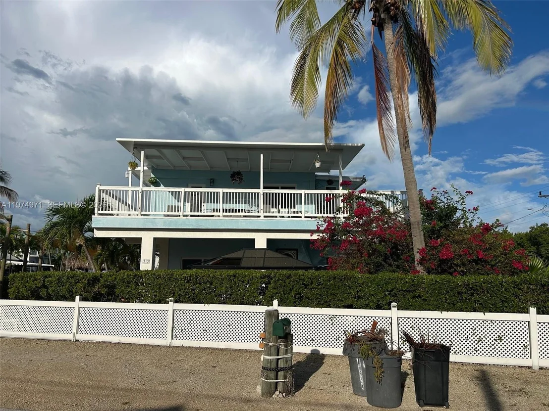 Photo of 212 Banyan Ln