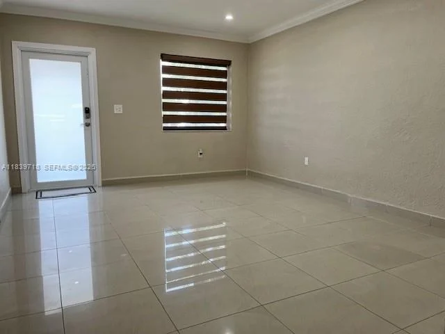 Photo of 330 W 40th Pl