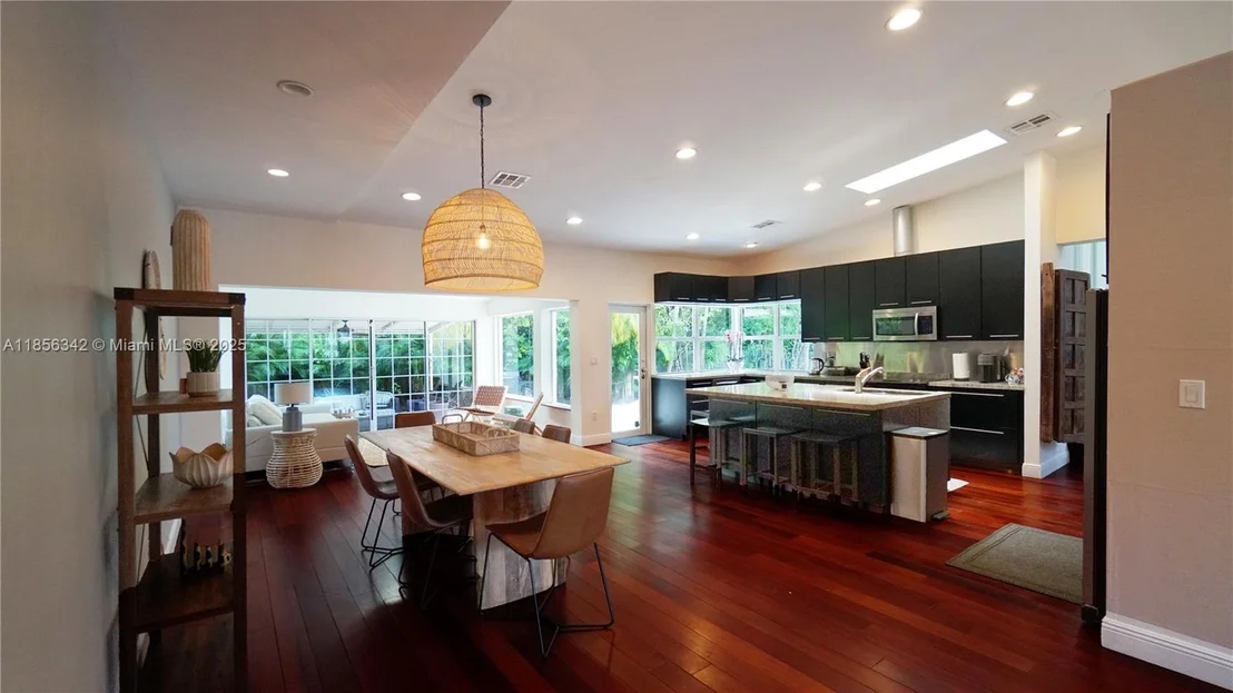 Photo of 691 Ridgewood Rd
