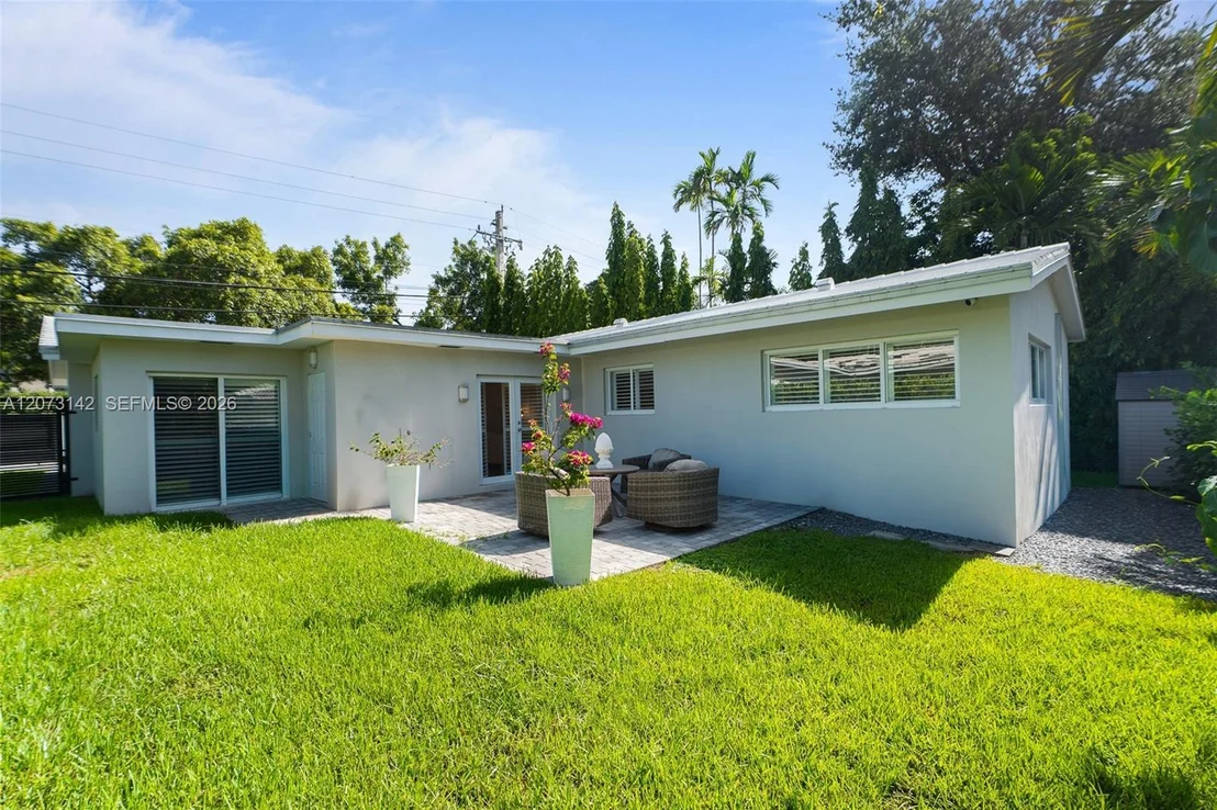 Photo of 932 Bird Rd