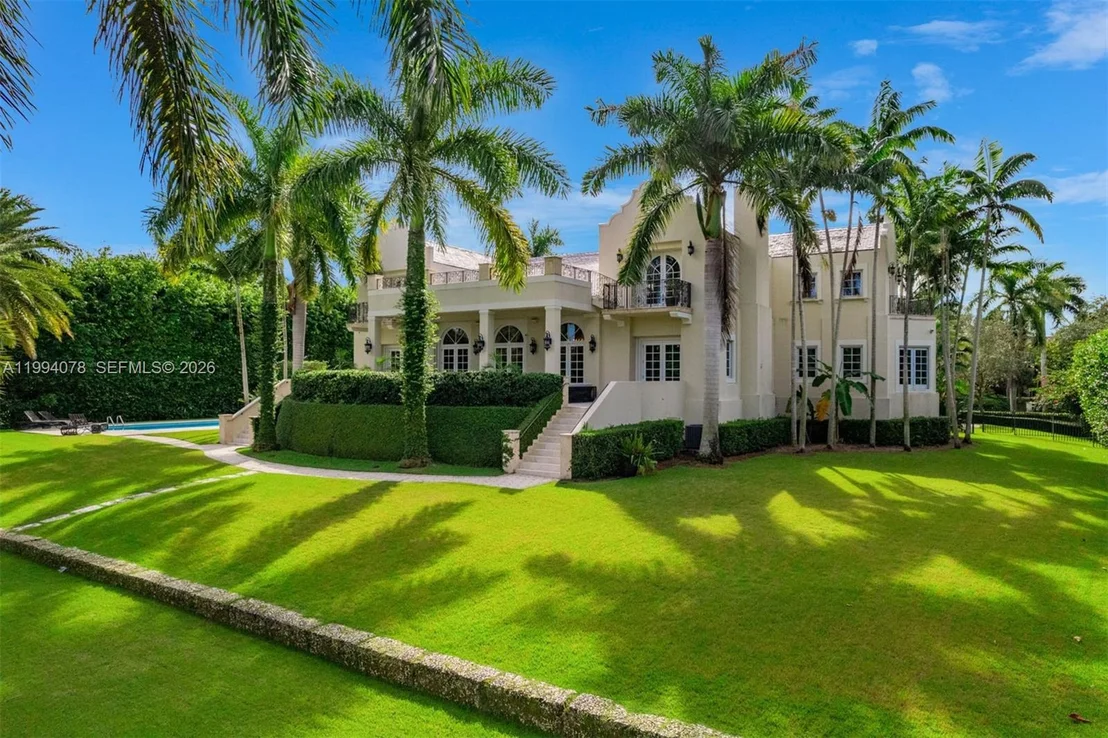 Photo of 585 Arvida Pkwy