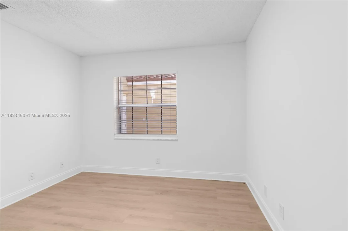 Photo of 1525 Seabay Rd