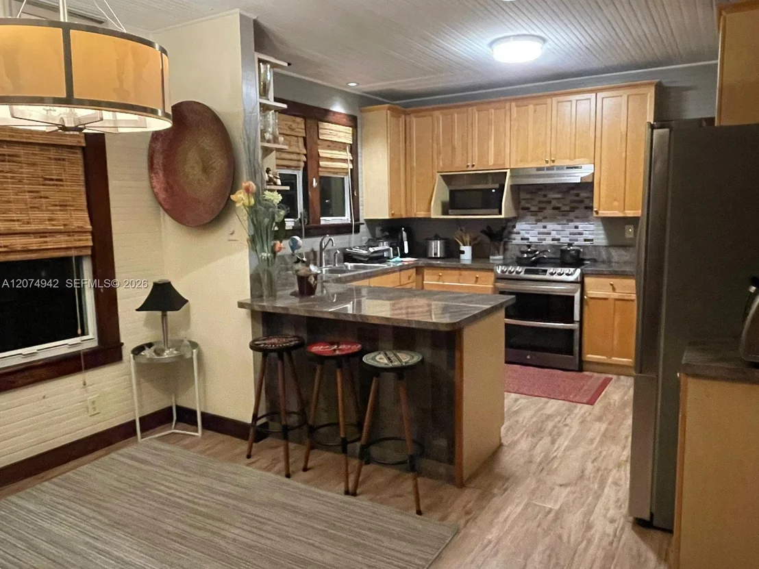 Photo of 400 NE 3rd St