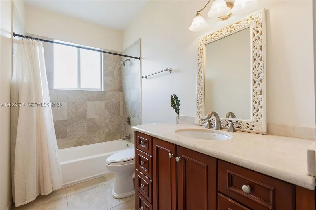 Photo of 365 Loeb ave