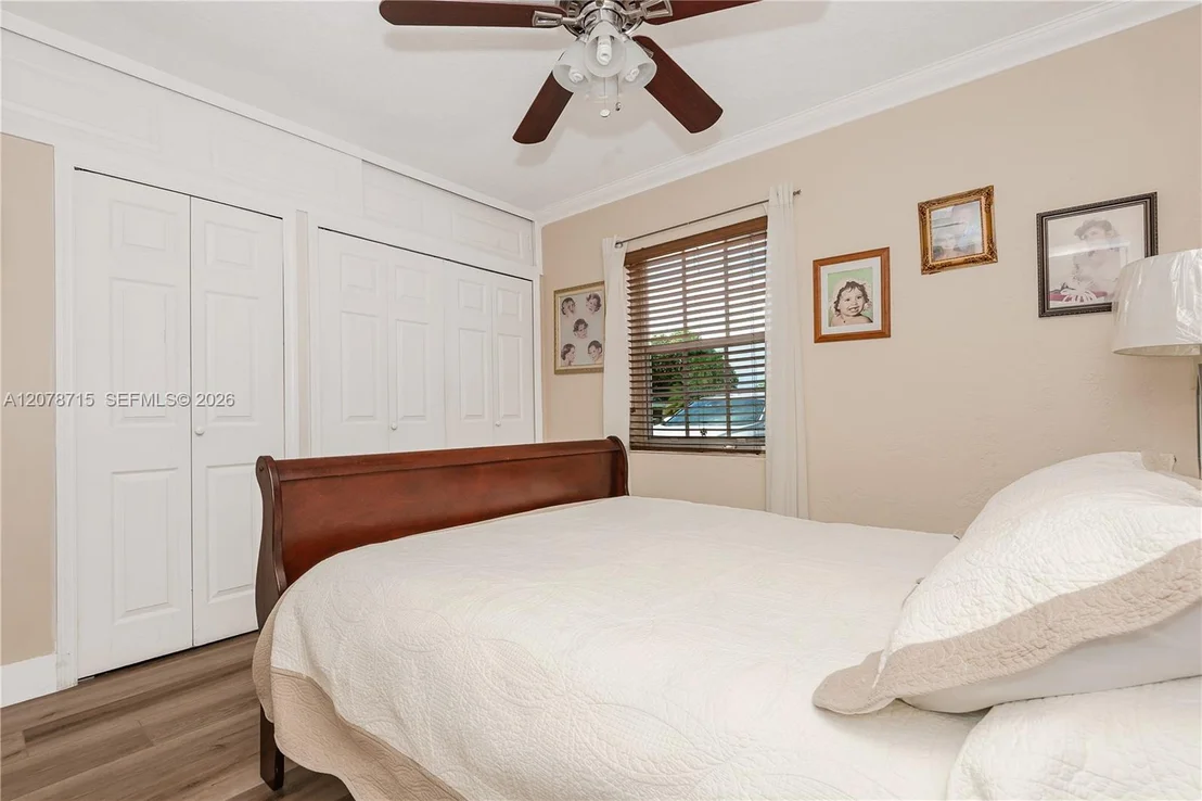 Photo of 359 W 35th St