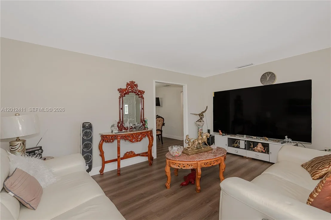 Photo of 395 W 39th Pl