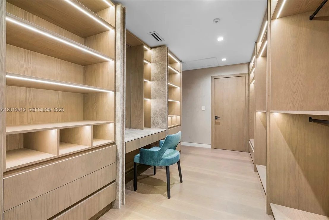 Photo of 110 Holiday Dr