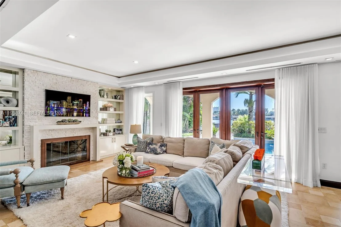 Photo of 1398 Bay Dr