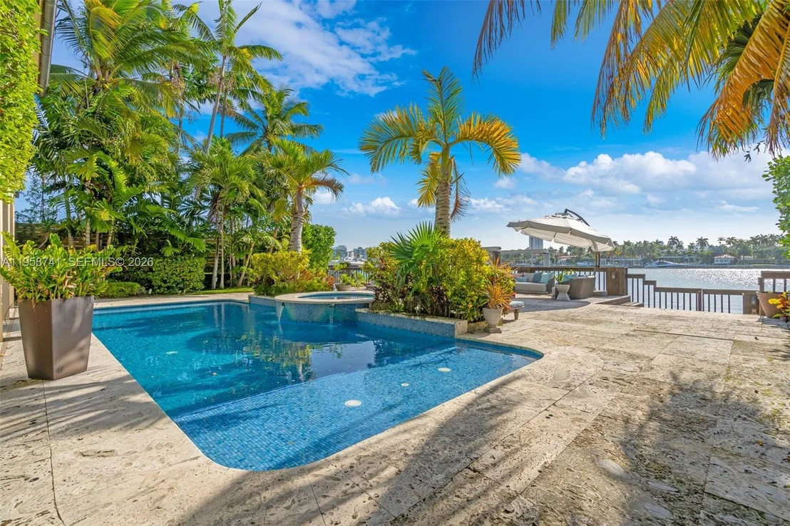 Photo of 1398 Bay Dr
