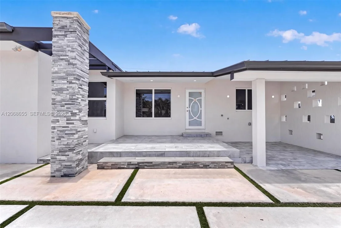 Photo of 700 W 51st Pl