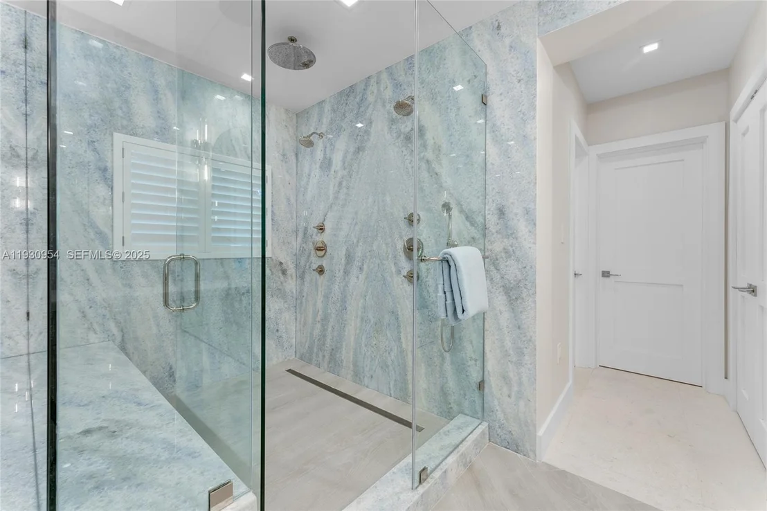 Photo of 180 Pompano Dr