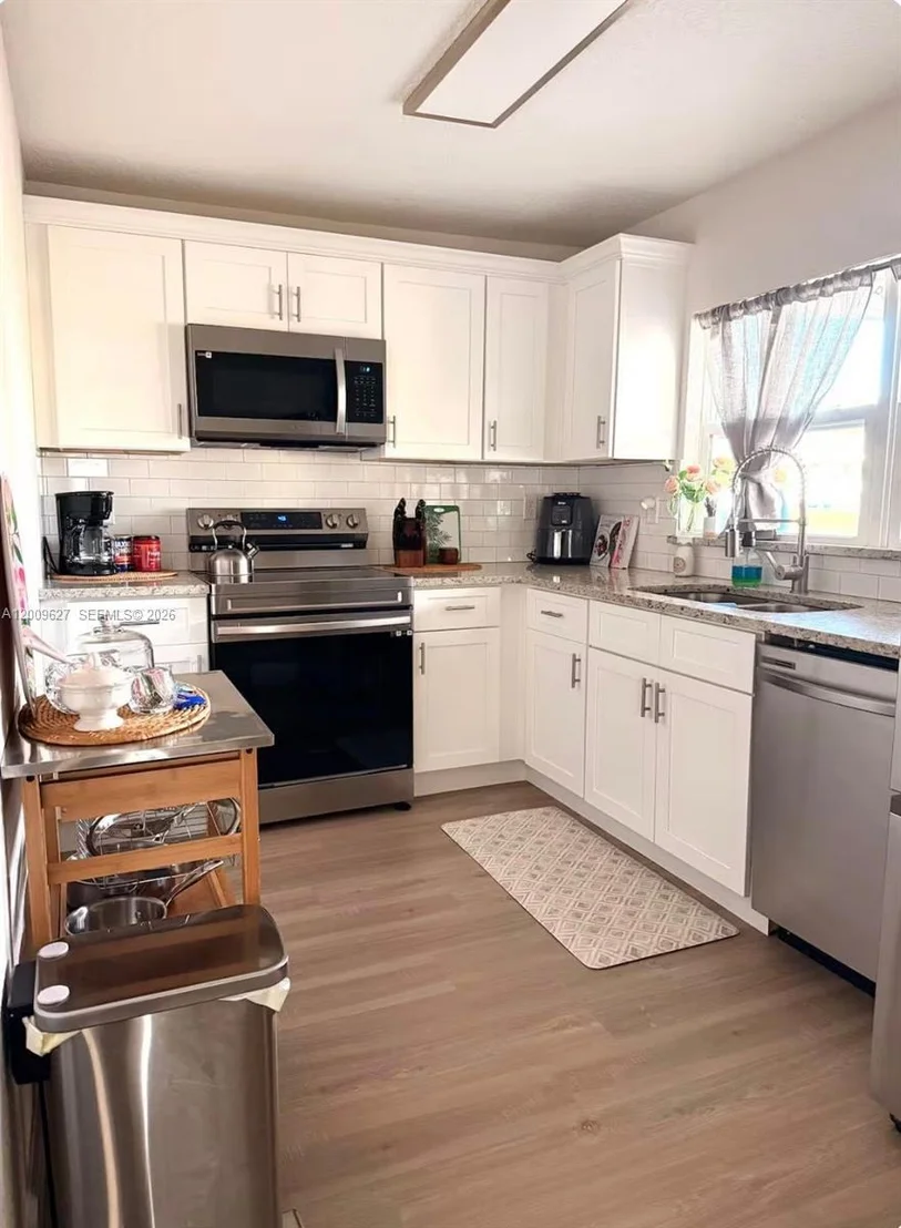 Photo of 1065 N 10th ST
