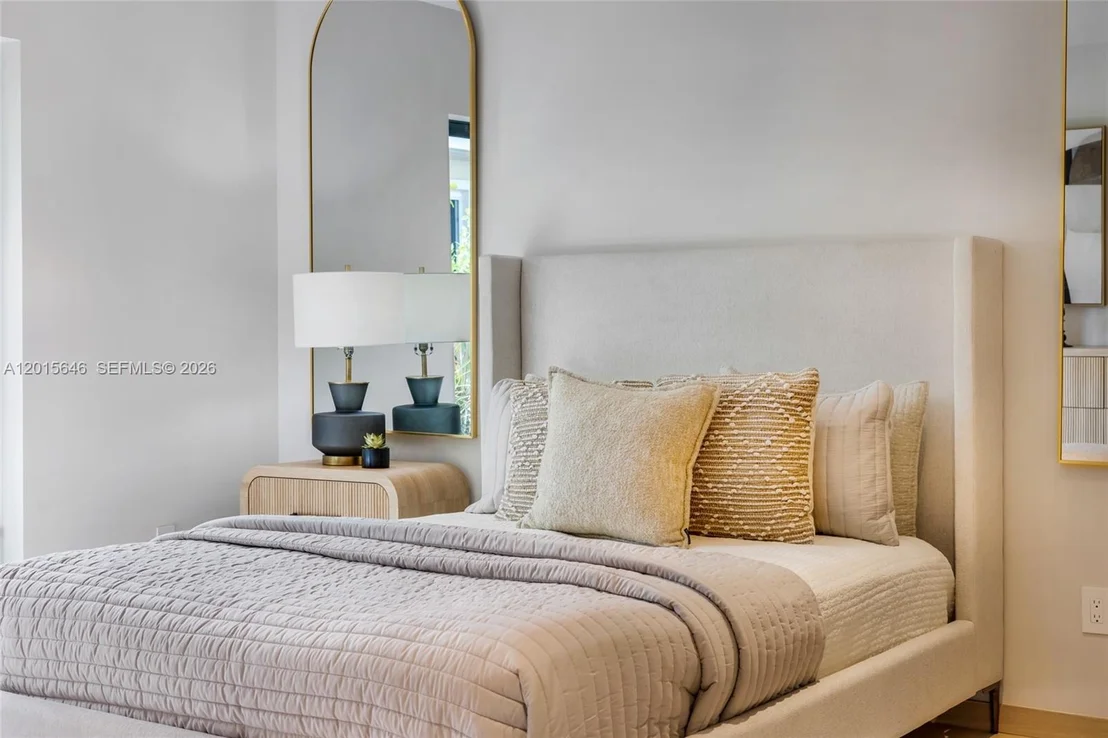 Photo of 72 W Shore Dr W