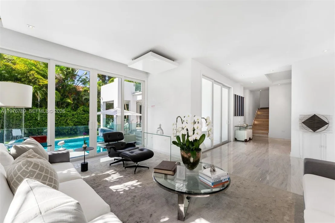 Photo of 741 Harbor Dr