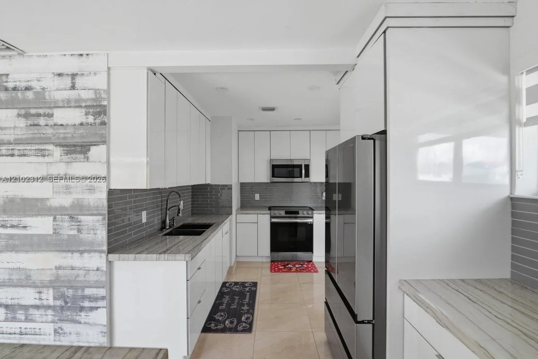 Photo of 120 W 63rd St