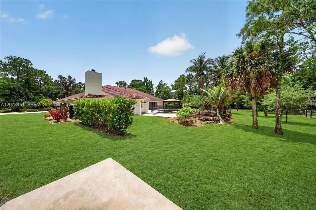 Photo of 1215 Stallion Dr