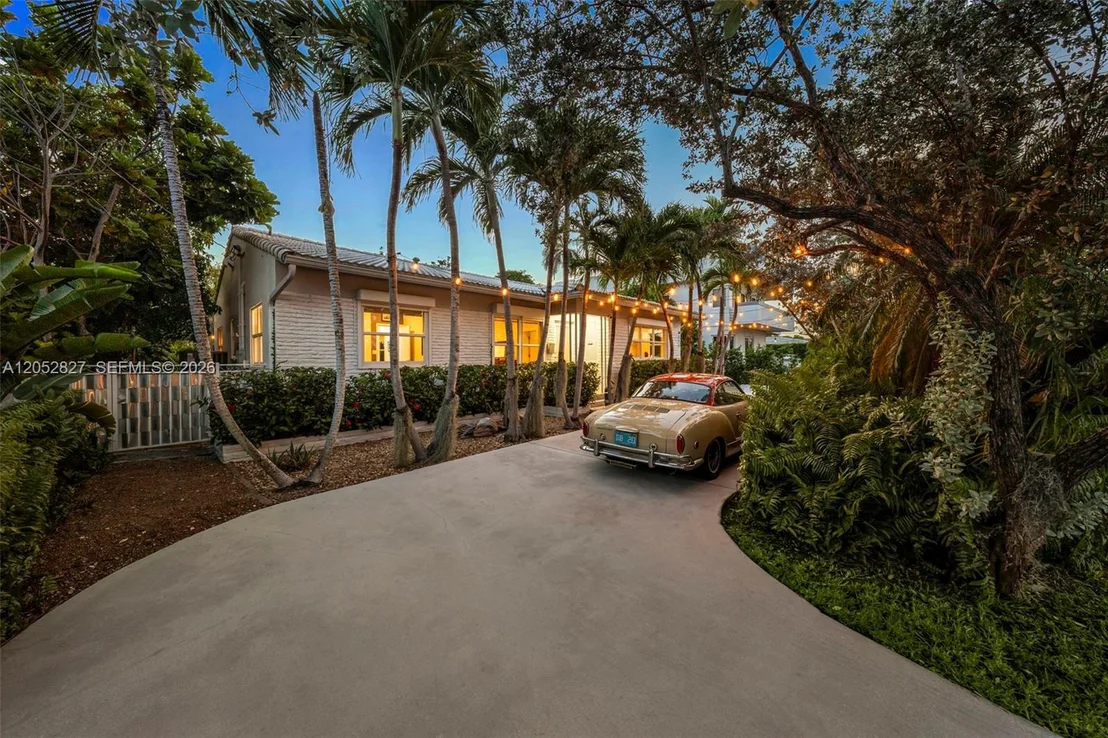 Photo of 9172 Carlyle Ave