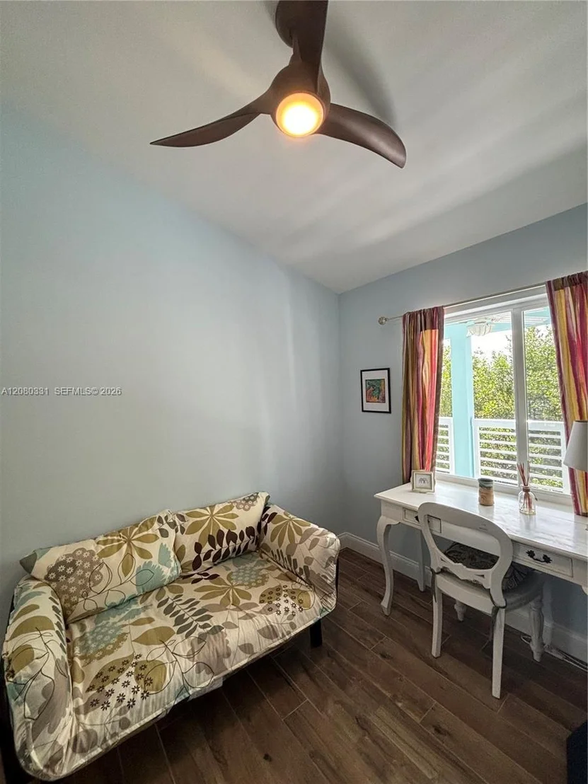 Photo of 102 Venetian Dr