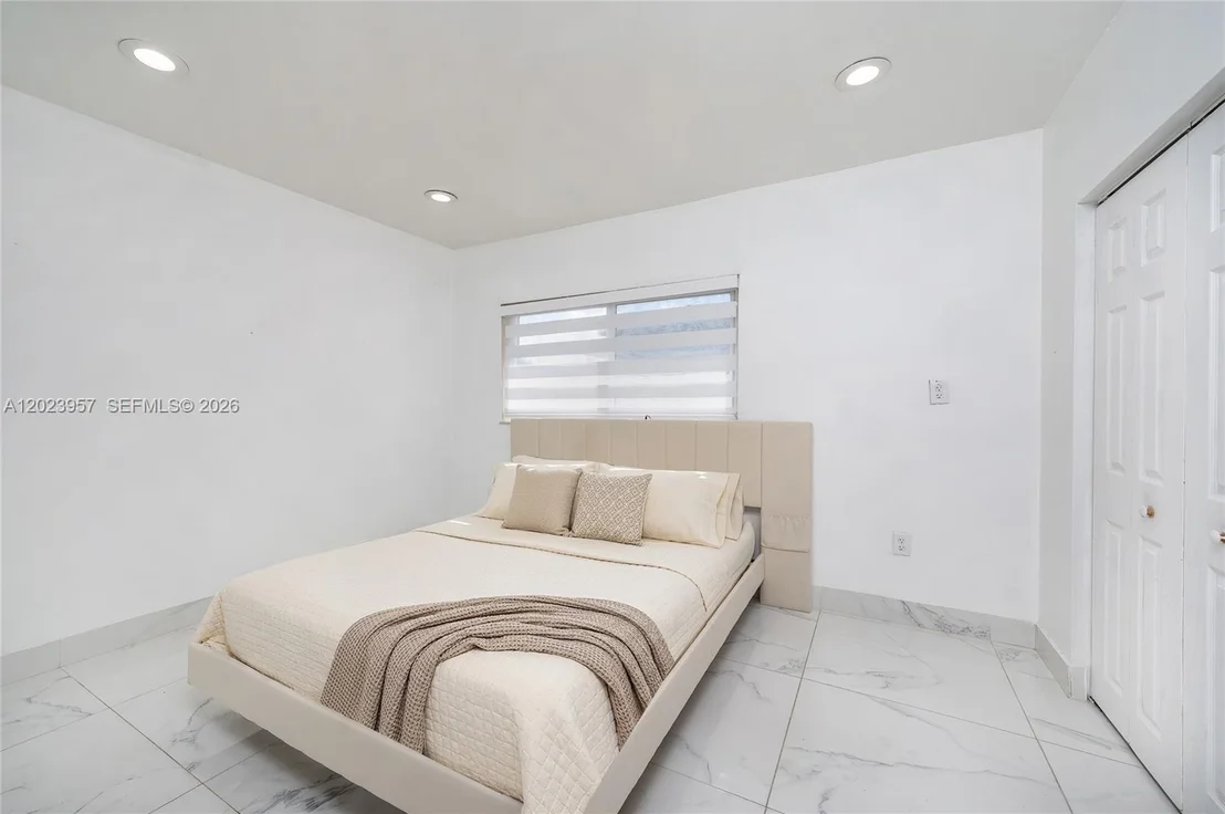 Photo of 228 W 18th St