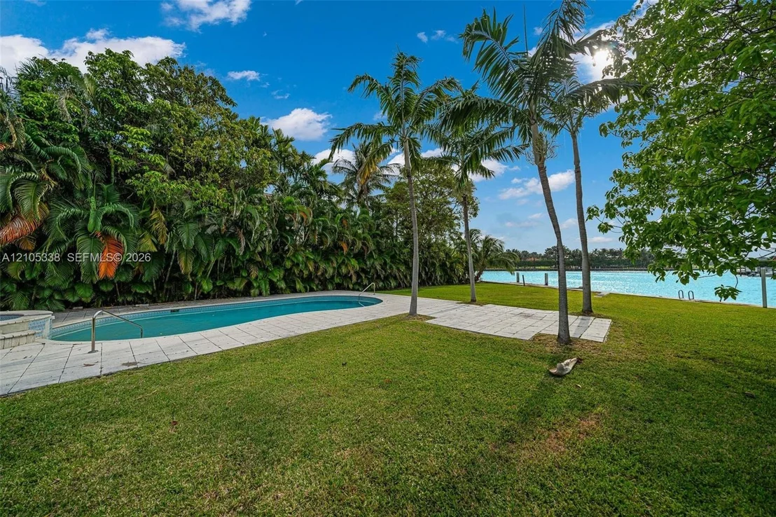 Photo of 9250 Bay Dr