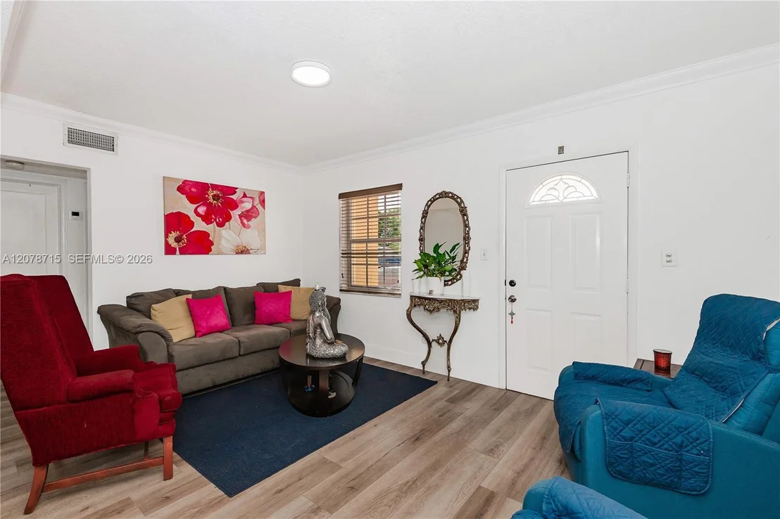 Photo of 359 W 35th St