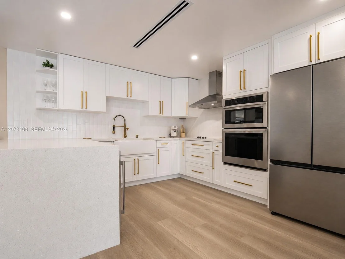 Photo of 2164 Bayview Rd