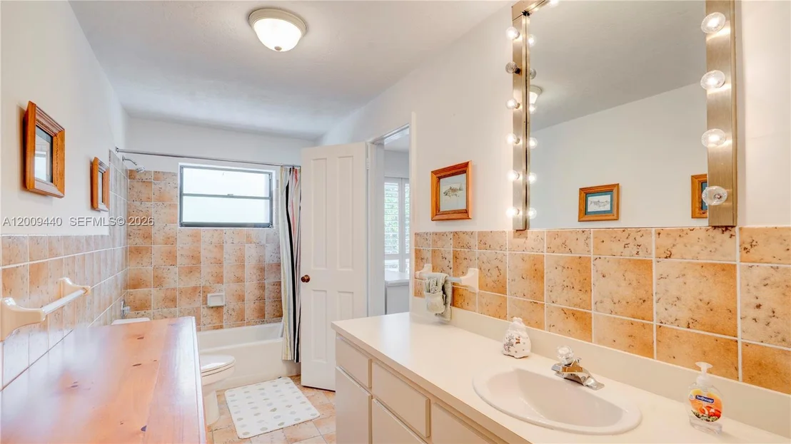 Photo of 1101 Mastic Street