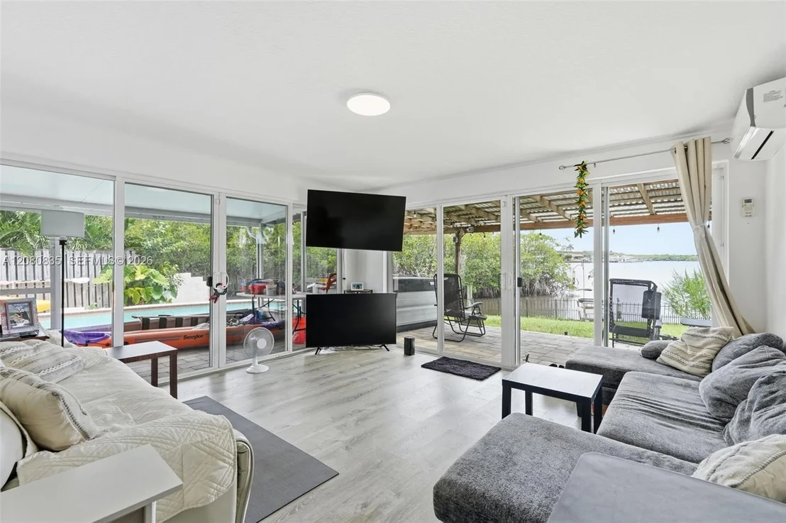 Photo of 70 SW Hideaway Pl