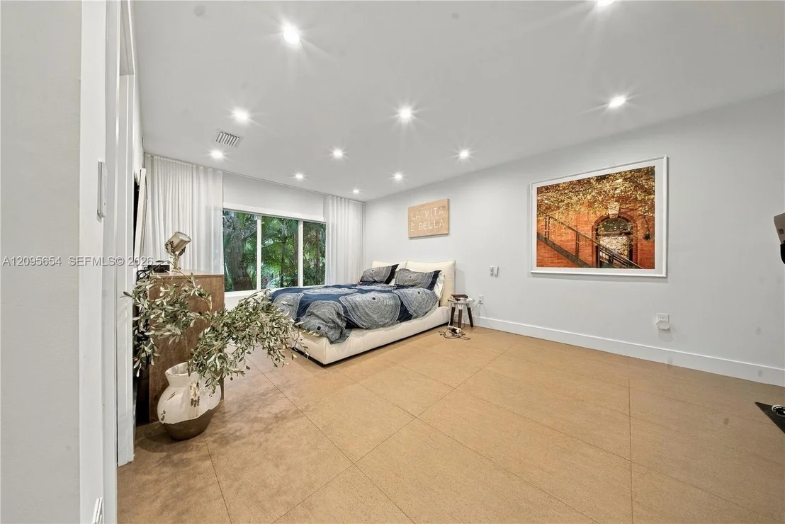 Photo of 3680 Battersea Rd