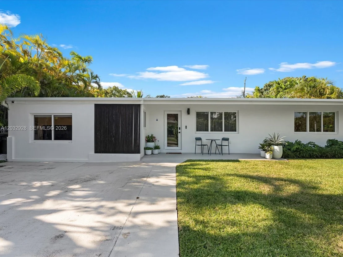 Photo of 1945 Alamanda Dr