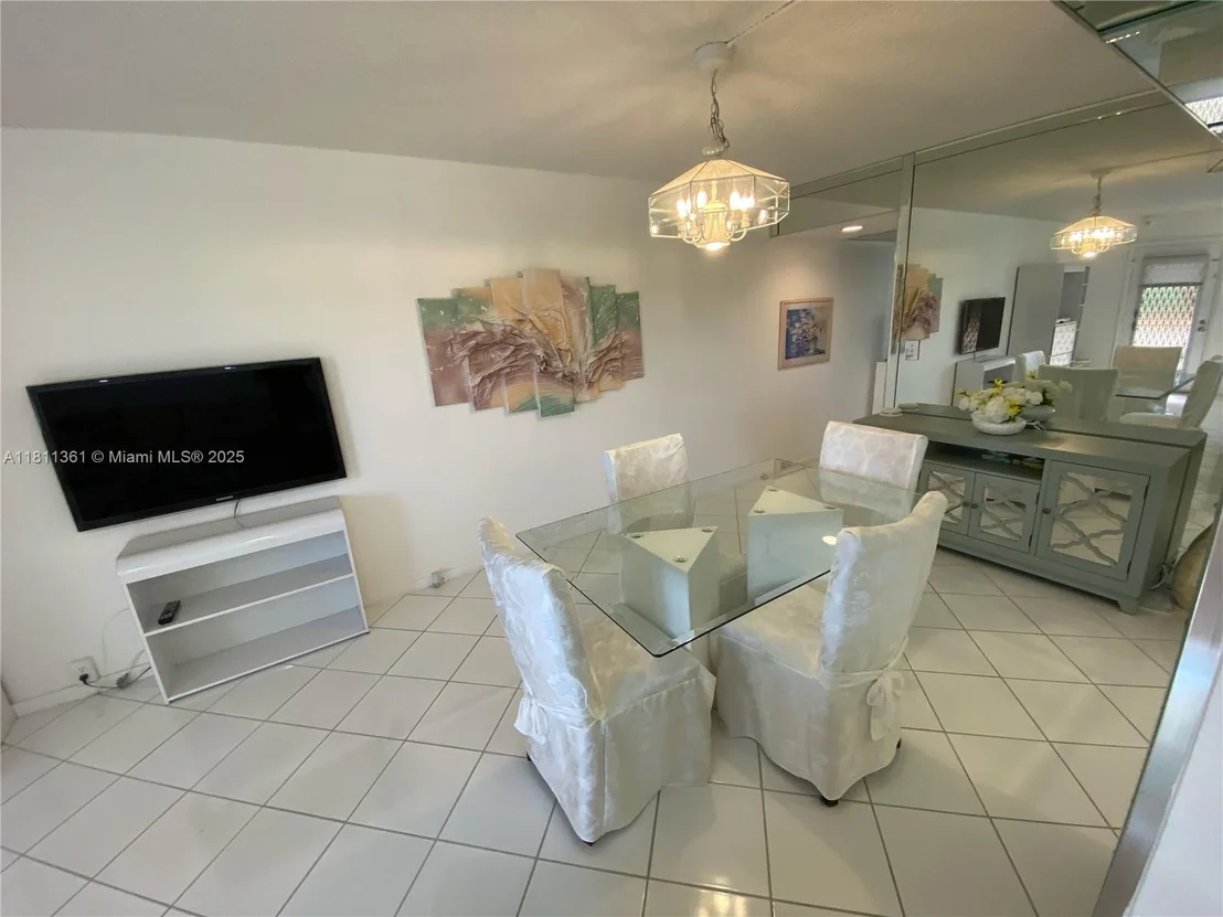 Photo of Unit G3 at 1902 Bermuda Cir