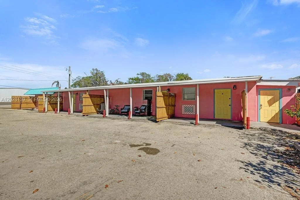 Photo of Unit 10 at 1421 NE US Highway 441