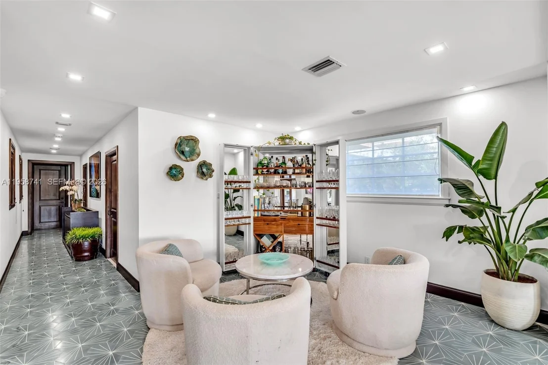 Photo of 1398 Bay Dr