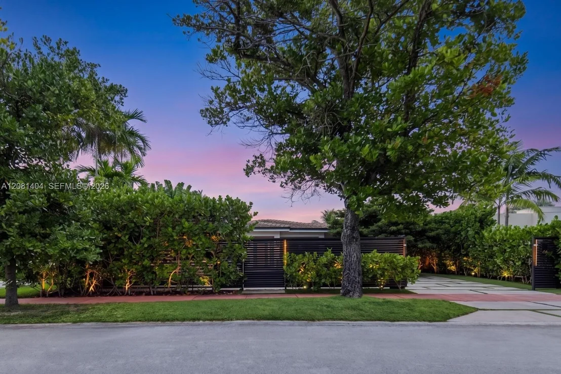 Photo of 771 Fairway Dr